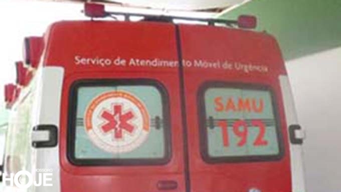 Imagem 1 -  Ambulância do SAMU quebra e paciente é transferido de táxi para o Tarcísio Maia