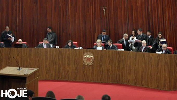 Imagem 1 -  Cinco ministros do Tribunal Superior Eleitoral votam contra candidatura de Lula à Presidência