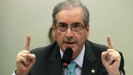   Cunha manda arquivar pedidos de impeachment contra Dilma