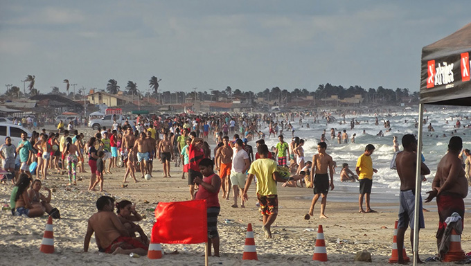   O número de moradores aumenta em quase dez  vezes nos finais de semana e dobra nos dias normais na cidade praia de Tibau