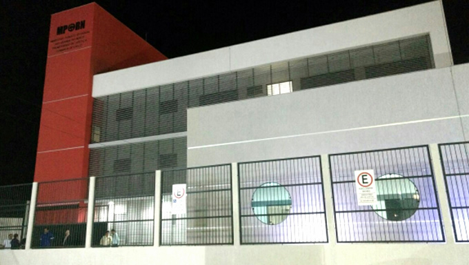   Ação movida contra o Estado e é direcionada ao governador e ao secretário de Finanças