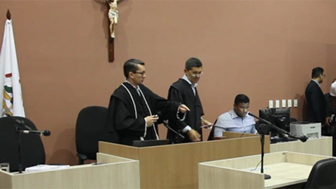  Júri começou às 8h30 sob a presidência do juiz Vagnos Kelly