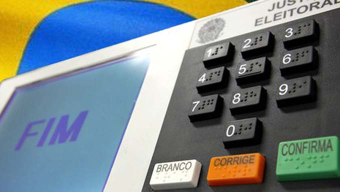   A justificativa pode ser feita pela internet, no Sistema Justifica, disponível nos portais dos tribunais regionais eleitorais (TREs), no menu de serviços ao eleitor