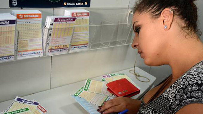   Caso apenas um ganhador leve o prêmio e aplique todo o valor na poupança, receberá mais de R$ 111 mil em rendimentos mensais