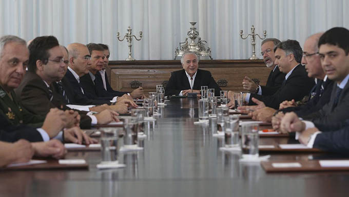   Presidente Temer se reuniu com conselhos e decidiu por intervenção em menos de uma hora