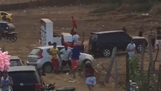   Amigos da vítima entram em desespero ao tomar conhecimento do fato
