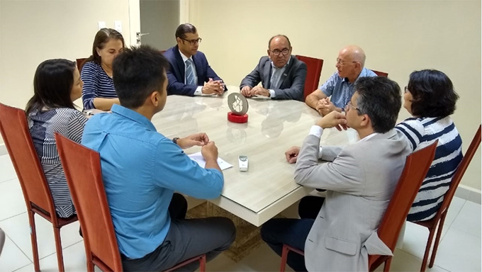   Assinaram o convênio o reitor da Ufersa, professor José de Arimatea de Matos, e a diretora geral da Apamim, Larizza Souza Queiroz Lopes