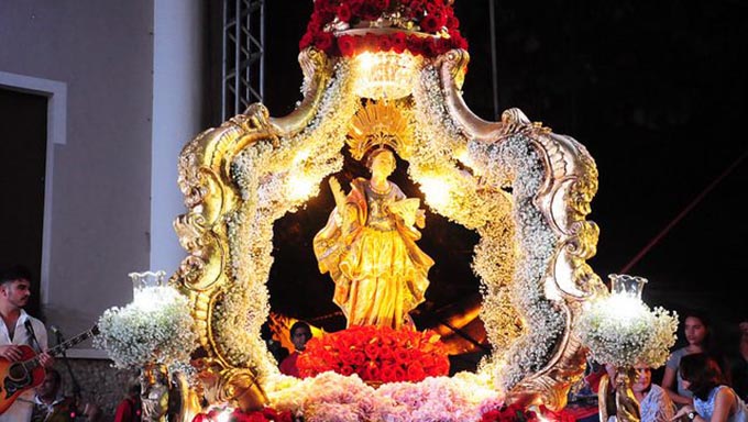   A tradicional procissão de Santa Luzia reúne fiéis da cidade, do Estado e de várias partes do país