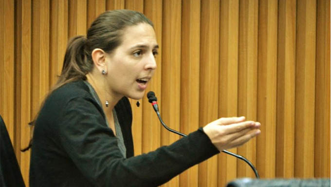   Natalia Bonavides provou que não usou recursos irreglar