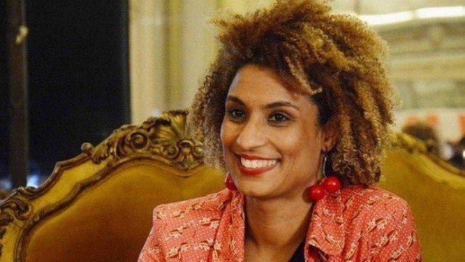   Polícia  estão cumprindo mandados de prisão e de busca e apreensão relacionados às mortes da vereadora Marielle Franco e do motorista Anderson Gomes