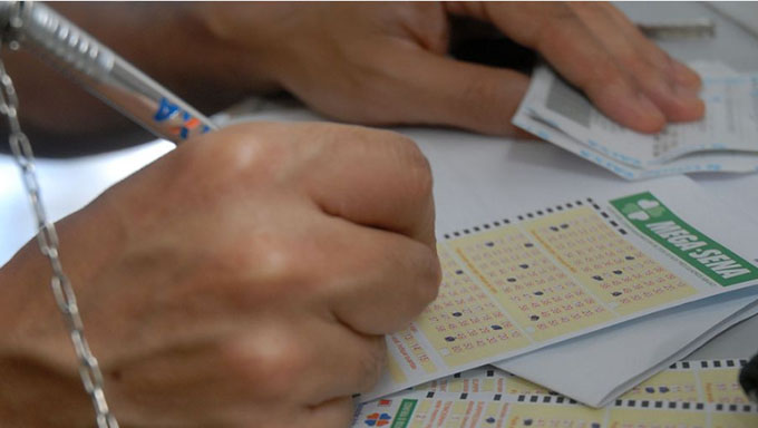  As dezenas sorteadas neste sábado, 15, foram: 08 - 38 - 44 - 50 - 56 - 60.