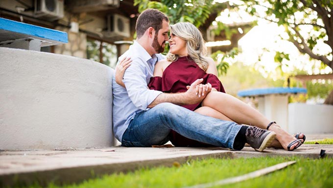   [DA UERN PARA O ALTAR] Casal formado na UERN narra amor um pelo outro e pela universidade  A foto do casal foi recém postada nas redes sociais e chamou a atenção
