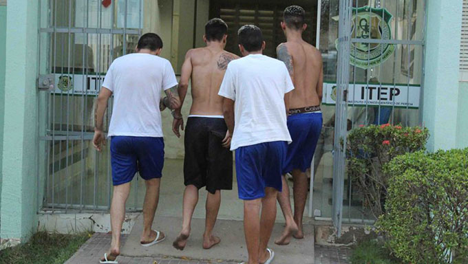   Três suspeitos de tráfico e o foragido presos em Areia Branca passaram por exames no ITEP, em Mossoró antes de serem enviados a Cadeia Pública