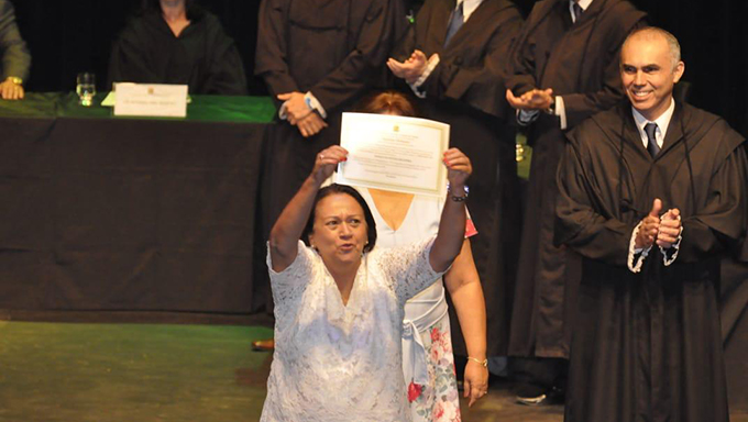   A ação é assinada por quatro procuradores Fernando Rocha, Cibele Benevides, Rodrigo Telles e Victor Mariz. Ela foi apresentada como contraponto à aprovação com ressalvas das contas de Fátima