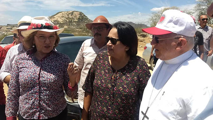   Zenaide Maia conversa com a governadora eleita Fátima Bezerra e o arcebispo de Natal Dom Jaime Oliveira Rocha sobre a importância do investimento na Barragem de Oiticica para o povo da região Seridó, de onde ela é natural