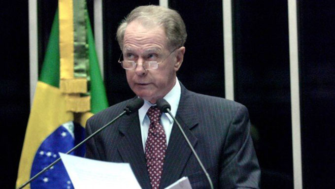   O ex-senador Gerson Camata durante discurso no Congresso