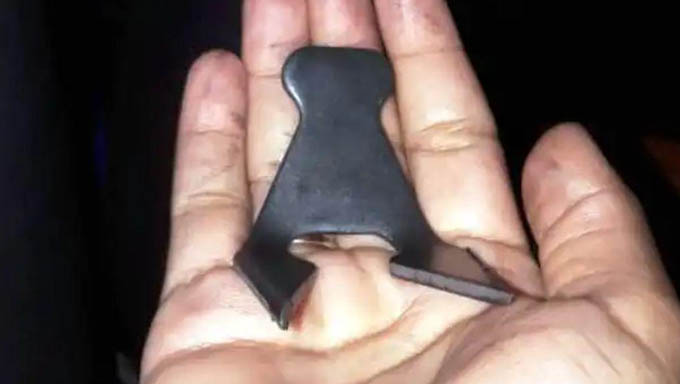   Grampos jogados pela quadrilha nas rodovias de acesso a Jardim de Seridó cortaram os pneus de pelo menos seis veículos de passeio