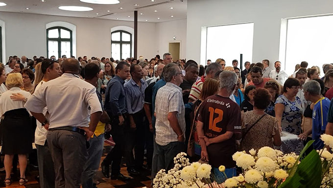   Corpo de Gerson Camata está sendo velado numa cerimônia restrita aos familiares e amigos mais próximos no Palácio Anchieta