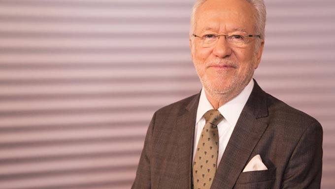   Alexandre Garcia chegou à Globo em 1988 e, recentemente, fazia parte do grupo de apresentadores do Jornal Nacional