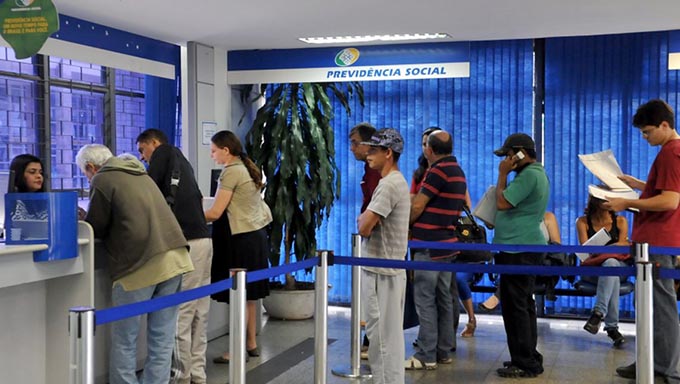   A partir do dia 31, para se aposentar com o tempo mínimo de contribuição, ela deverá ter 56 anos