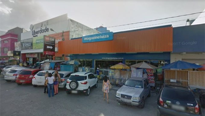   Bandidos chegaram a tirar o cofre de dentro da loja, mas não conseguiram levar porque a Policia Militar chegou a tempo