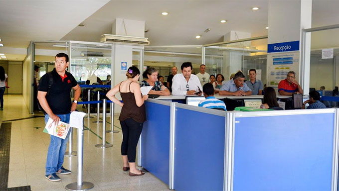   A partir de hoje, para se aposentar com o tempo mínimo de contribuição, ela deverá ter 56 anos.