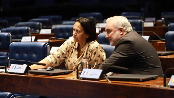   O primeiro suplente da agora governadora Fátima Bezerra (PT) no Senado Federal, Jean-Paul Prates, é empossado como senador na manhã desta quinta-feira (03), em Brasília