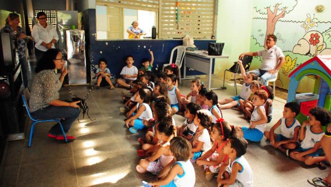  No período de 03 a 04 de janeiro as matrículas acontecem para novos alunos de Unidades de Educação Infantil (UEI). O município conta com 37 UEIs, 35 na zona urbana, e mais 02 na zona rural