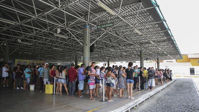  Por causa da violência, a frota de ônibus do transporte público na capital e na região metropolitana opera abaixo do efetivo normal