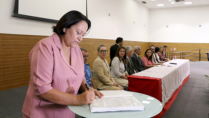   Fátima Bezerra reconheceu as dificuldades financeiras do Estado e afirmou que “tenho muitos objetivos e metas que exigem muito trabalho"