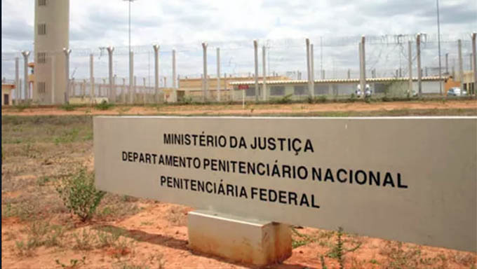   Presídio Federal de Mossoró recebeu 20 presos do Comando  Vermelho, que estavam aterrorizando o Estado do Ceará; De Mossoró, eles serão distribuídos para outros presídios no País