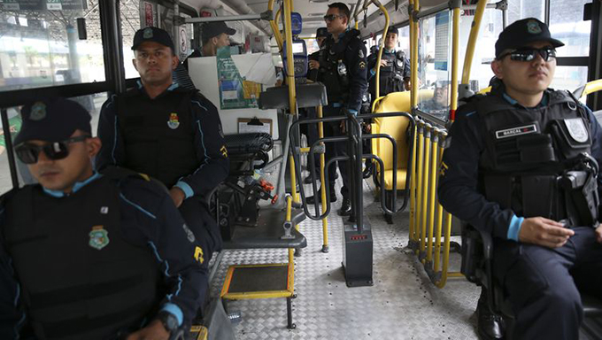  O policiamento ostensivo continua nos terminas de ônibus e nos próprios veículos