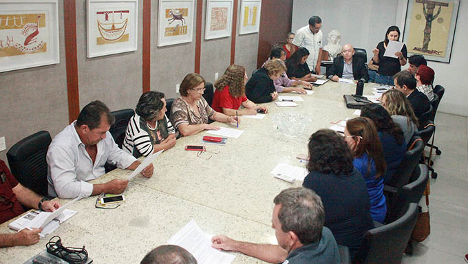   Depois de duas horas de reunião, Governo do Estado e fórum de servidores fecharam acordo quanto ao pagamento de salários aos servidores; Veja como ficou cada ponto