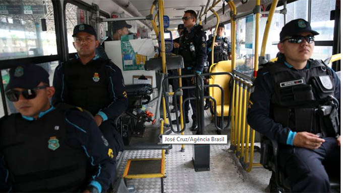   100% da frota de ônibus da grande Fortaleza estão circulando, porém com escolta armada; Número de presos pelos ataques chegam a 309 