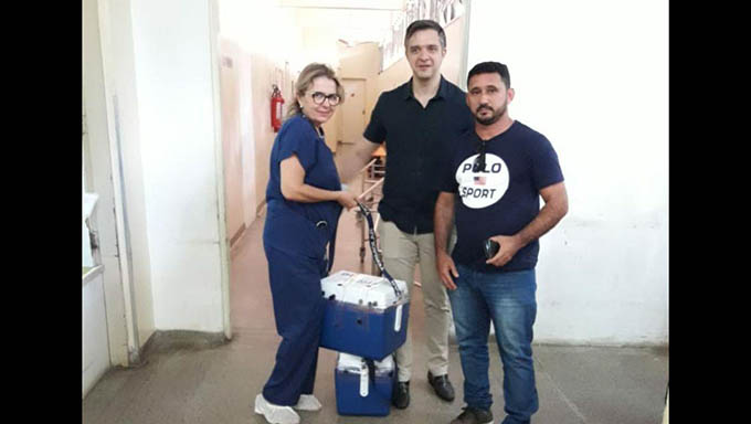   Equipe preparada para embarcar para o Ceará, Paraná e Natal com os órgãos acomodados em caixas térmicas. O médico Fernando Albuerne informou que nesta sexta-feira, 11, foi realizada a décima sexta captação de órgãos no Hospital Regional Tarcísio Maia