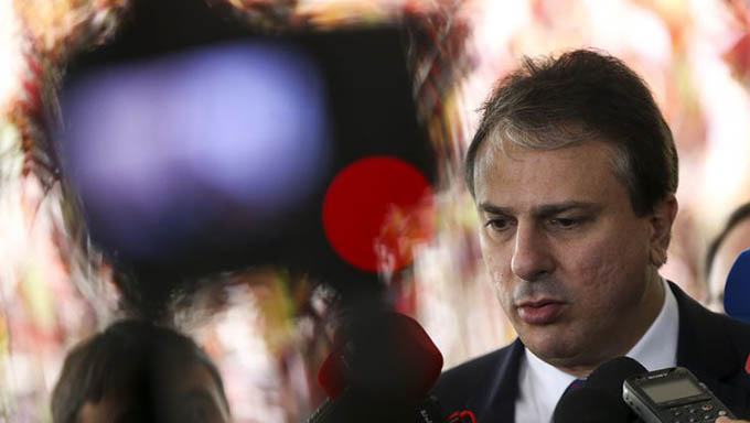   Governador Camilo Santana quer pagar por informações sobre ataques e bandidos das facções em liberdade
