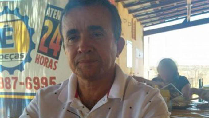   Henrique Lopes estava se deslocando da  localidade de Barra de Santana para a área Urbana e ao passar por um mata burro, foi morto
