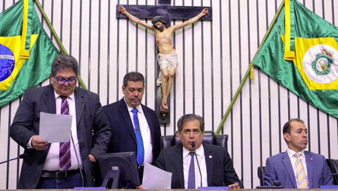   Entre as mudanças, deputados aprovaram criação de lei que recompensa a população por informações que resultem na prevenção de atos criminosos e prisão de bandidos envolvidos nos crimes e a criação de Fundo de Segurança Pública e Defesa Social do Estado do Ceará (FSPDS).