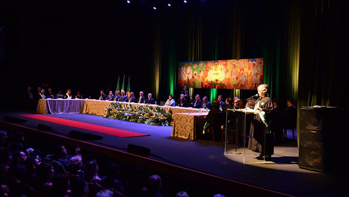   O desembargador Bento Herculano Duarte Neto assumiu nesta segunda-feira (14) a presidência do Tribunal Regional do Trabalho da 21ª Região, em Natal. A cerimônia aconteceu no Teatro Riachuelo e também marcou a posse da vice-presidente e ouvidora do tribunal, desembargadora Maria do Perpétuo Socorro Wanderley de Castro. Eles vão dirigir o órgão no biênio 2019-2020