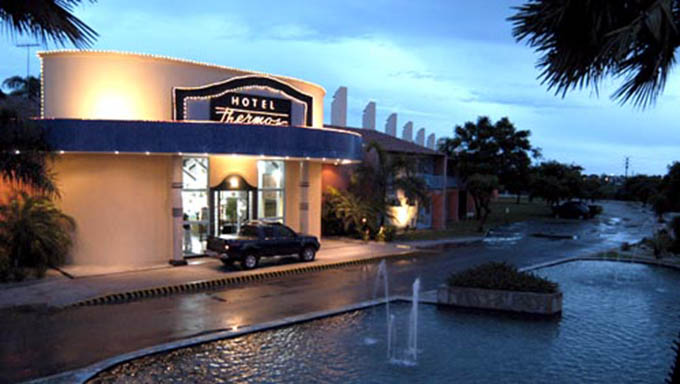   Hotel Thermas em Mossoró sedia reunião de prefeitos da Costa Branca com o senador Jean-Paul Prates para falar sobre decreto que aumenta o ICMS nos municípios