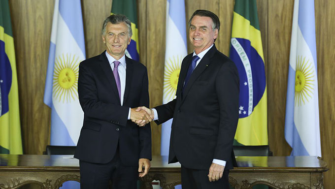  Bolsonaro e Mauricio Macri reuniram-se nesta quarta-feira (16) pela manhã, no Palácio do Planalto, e conversaram sobre o aperfeiçoamento do Mercosul. Macri é o atual presidente do bloco