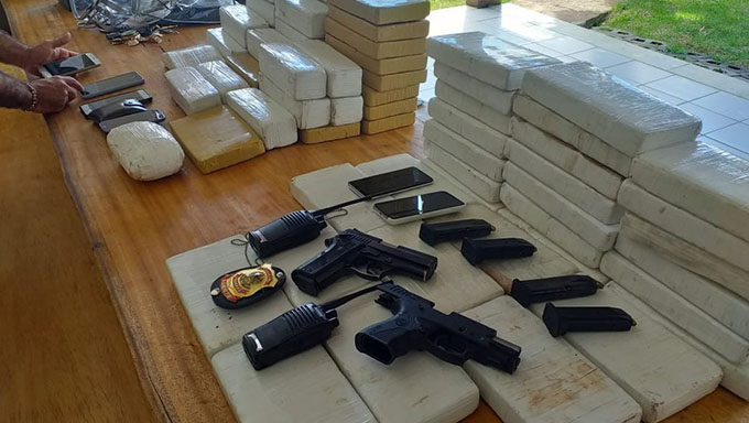    A ação aconteceu na cidade de Parnamirim, bairro Emaús. Cinco homens e uma mulher foram presos