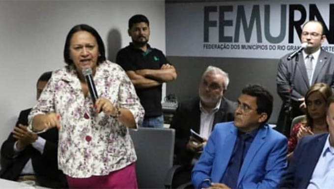   Fátima Bezerra, na FEMURN, sai em defesa da retomada das obras de infraestrutura nas áreas hídrica, habitacional e de estradas.
