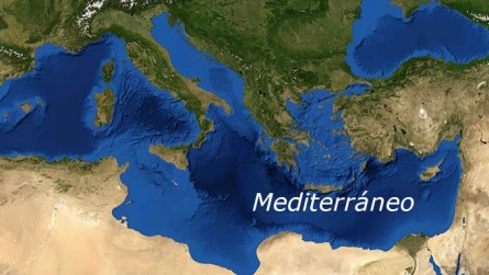   Ao menos 40 imigrantes morrem em travessia do Mediterrâneo