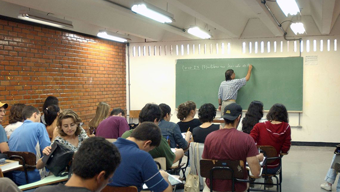   Quem esqueceu a senha e também não tem acesso ao e-mail cadastrado tem a opção de informar novos contatos