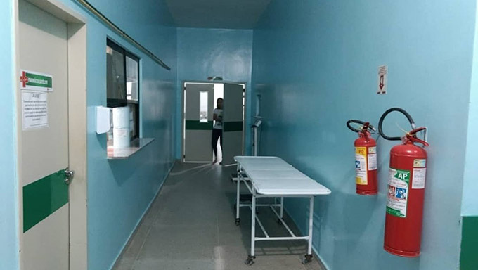   Corredor do Hospital Municipal de Areia Branca, que investiu R$ 482,18 por habitante em 2017