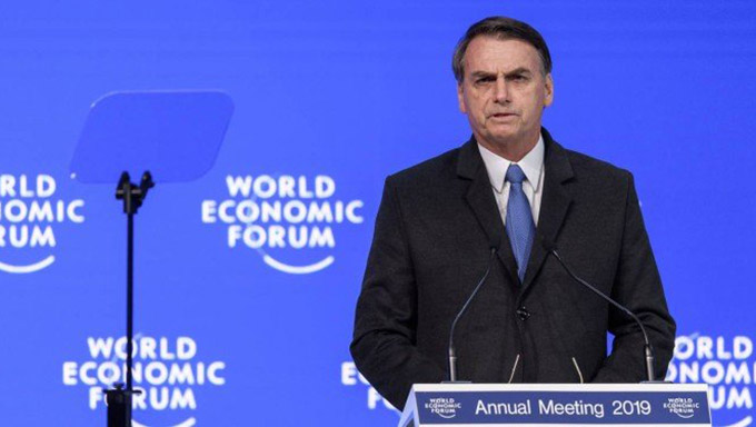   Em discurso “curto” e “objetivo” como havia anunciado, com duração de 6 minutos e 36 segundos, o presidente Jair Bolsonaro reafirmou nesta terça-feira (22), no Fórum Econômico Mundial, em Davos na Suíça, os compromissos de campanha