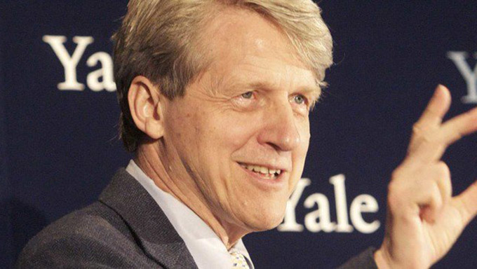   O economista Robert Shiller, vencedor do Prêmio Nobel em 2013, diz que o presidente Jair Bolsonaro lhe "dá medo" e que o Brasil merece alguém melhor