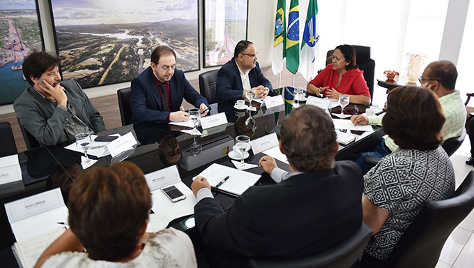   A governadora Fátima Bezerra reuniu, nesta terça-feira, 22, a equipe da Secretaria de Educação e diretores da Fundação Getúlio Vargas - FGV para tratar de medidas para otimizar a gestão dos recursos financeiros específicos