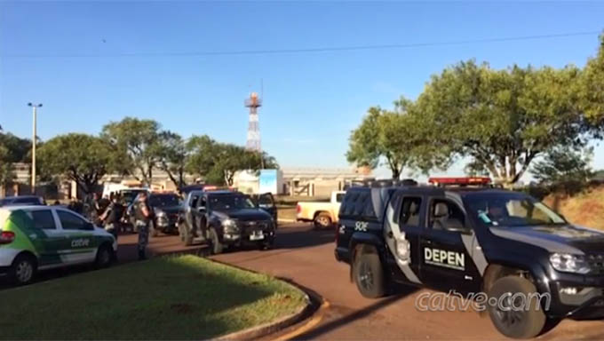   Sete presos do Presídio Estadual de Piraguara, no Paraná, estão sendo transferidos para a Penitenciária Federal de Mossoró em jato da Força Aérea Brasileira